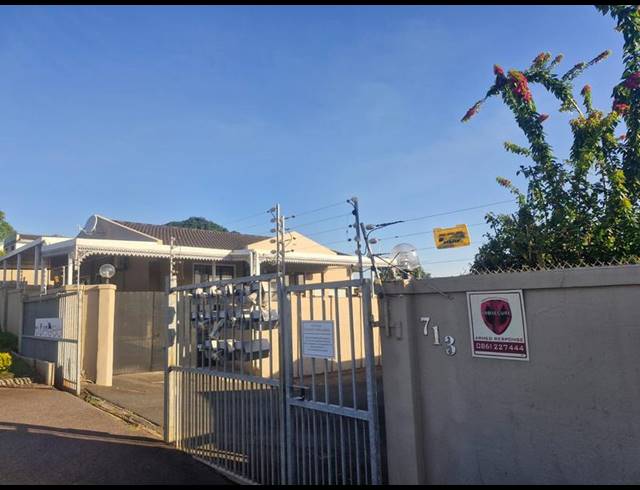 3 BEDROOM TOWNHOUSE FOR SALE IN ESCOMBE